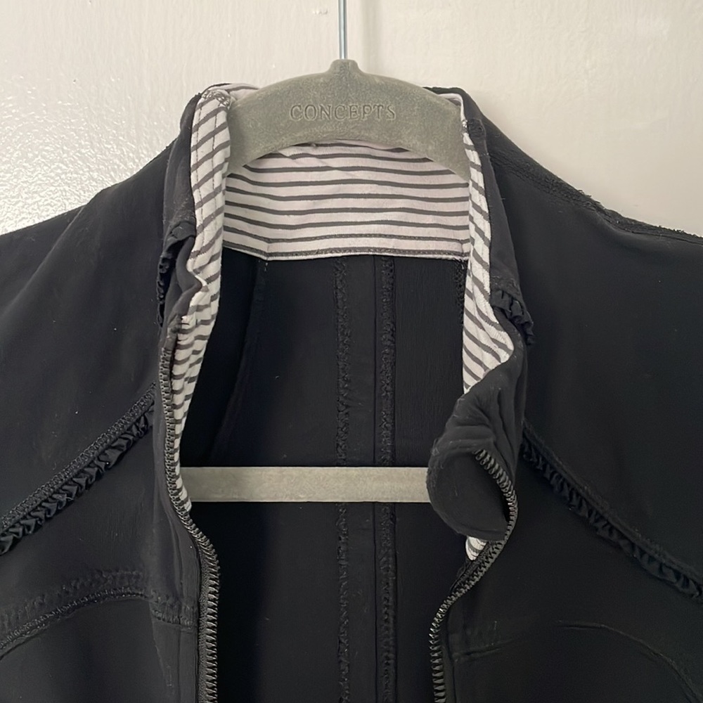 Lululemon Jacket - Picture 4 of 5